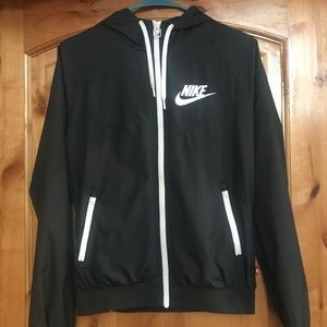 Women’s Nike jacket . Size Medium. Good condition